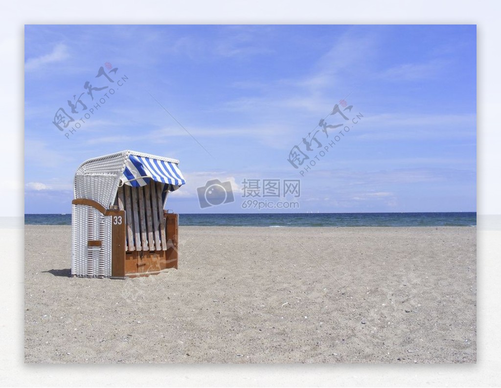 沙滩上的躺椅