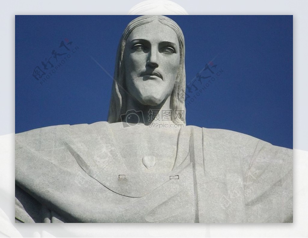 白色的耶稣雕像