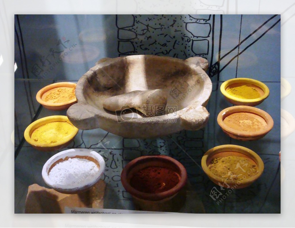 彩色的陶瓷餐具