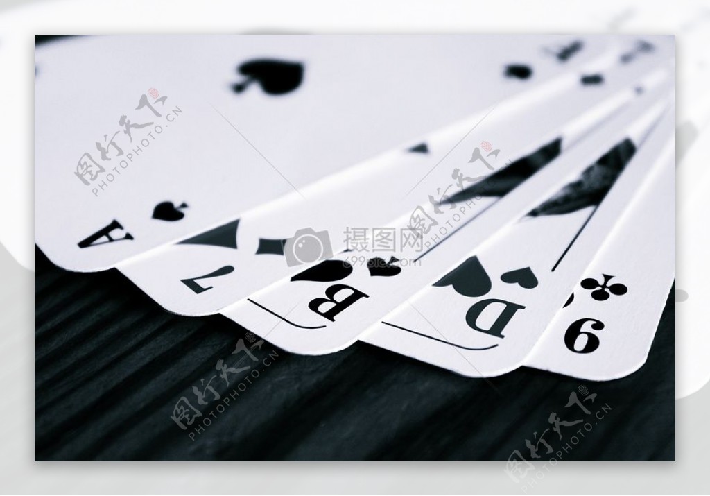 黑色的扑克牌