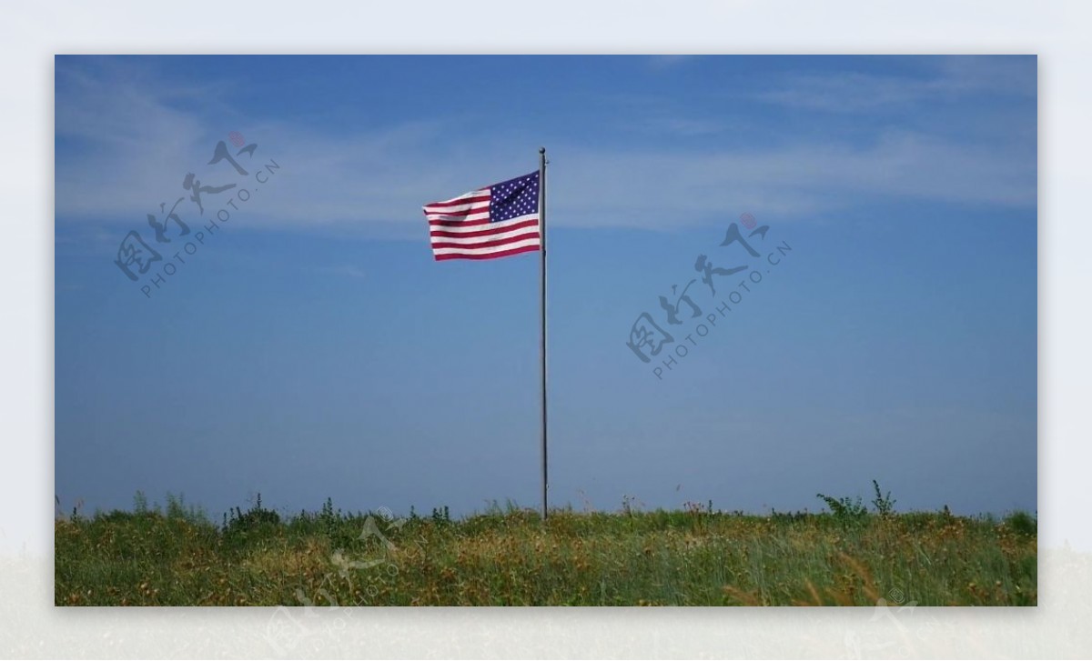 草原上的国旗视频