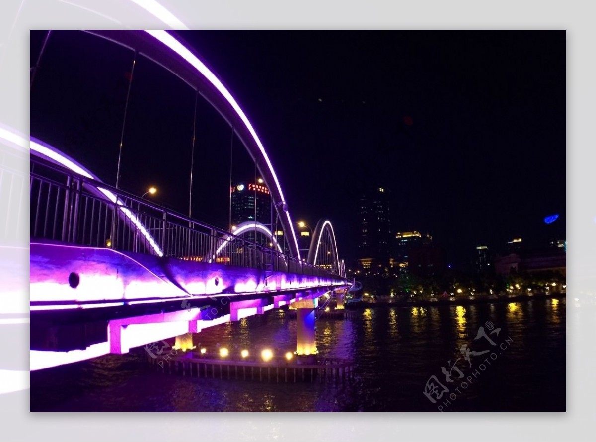 夜幕下的广州解放桥