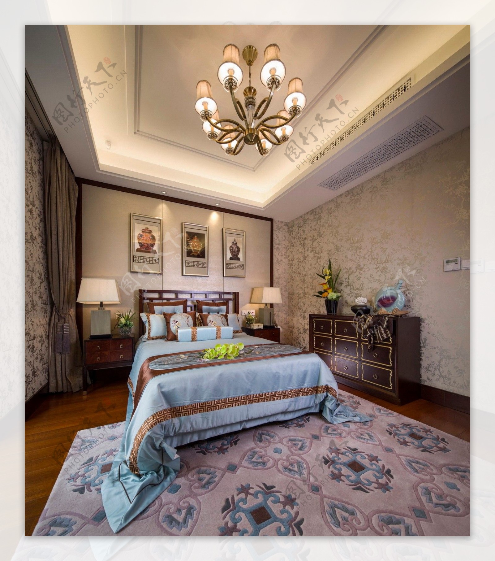 中式卧室吊灯窗帘地板装修效果图 – 设计本装修效果图