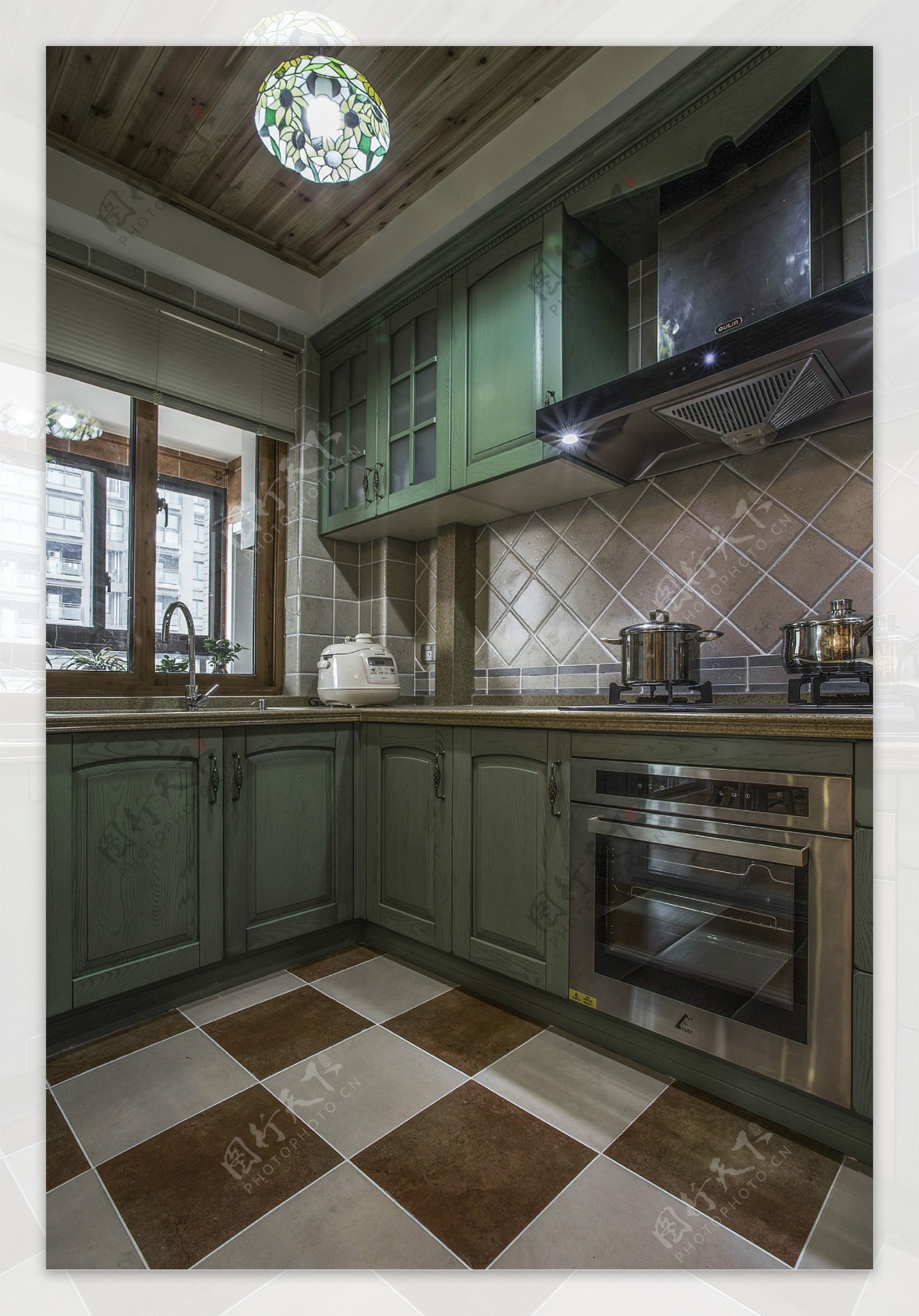 深色典雅欧式风格厨房大理石地面装修效果图