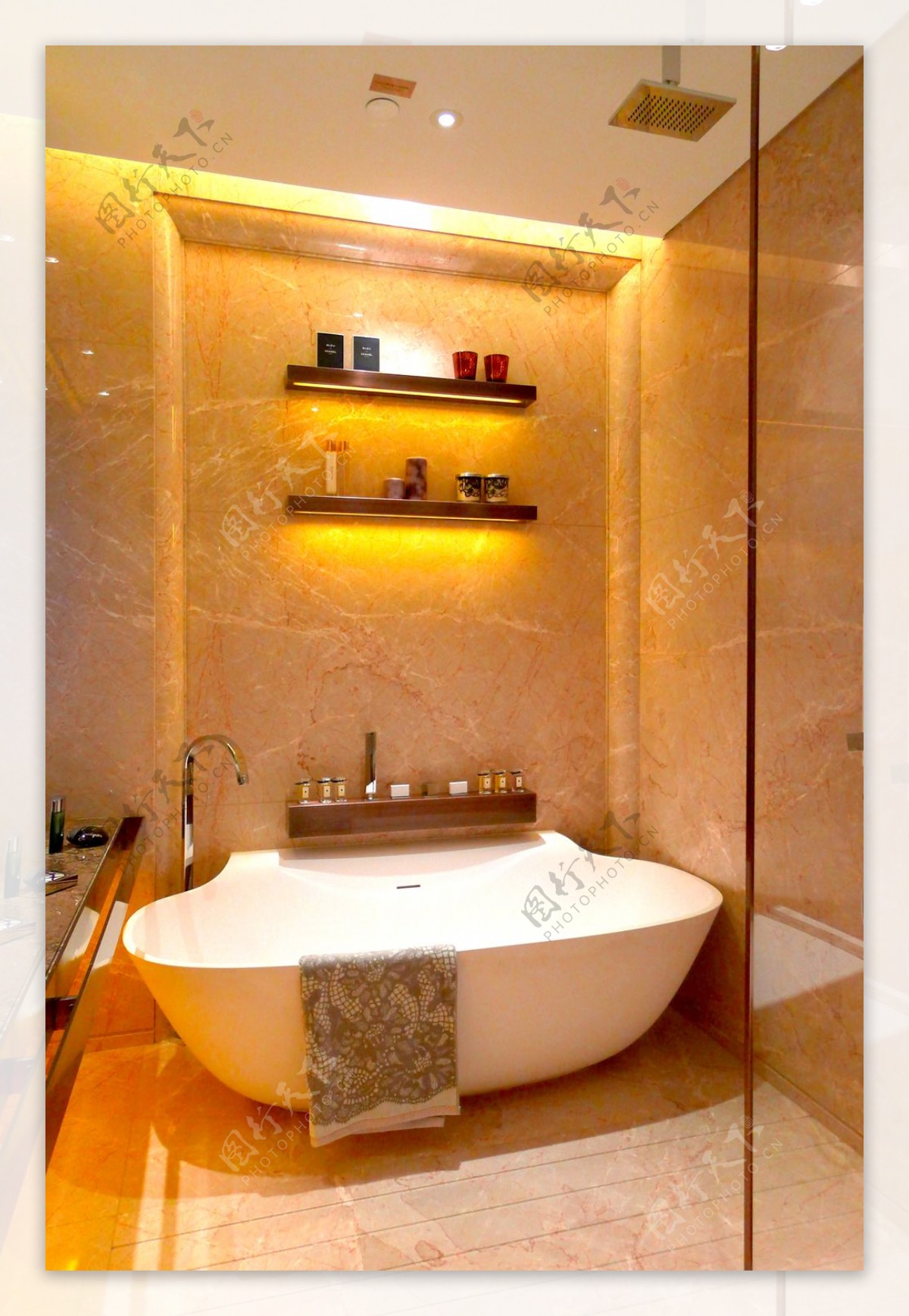 简约风室内设计浴室浴缸效果图