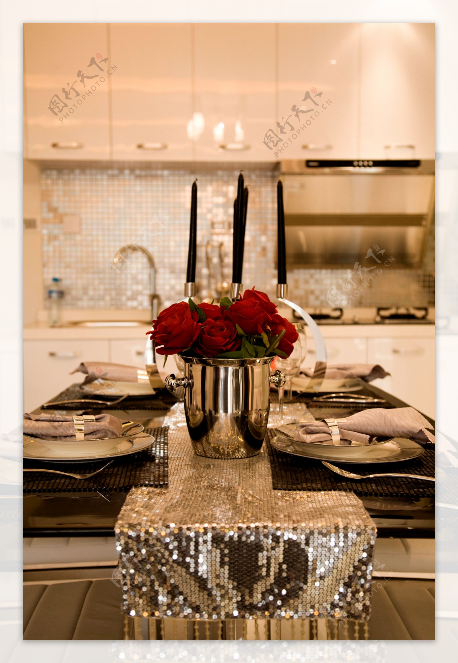 简约风室内设计餐桌装饰花效果图