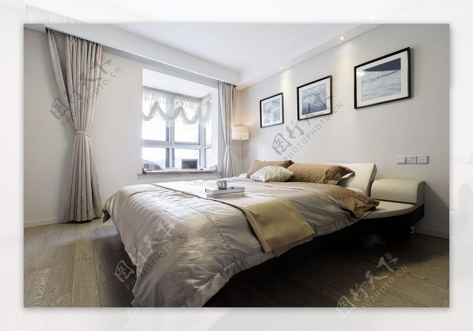 现代时尚简约卧室银色窗帘室内装修效果图