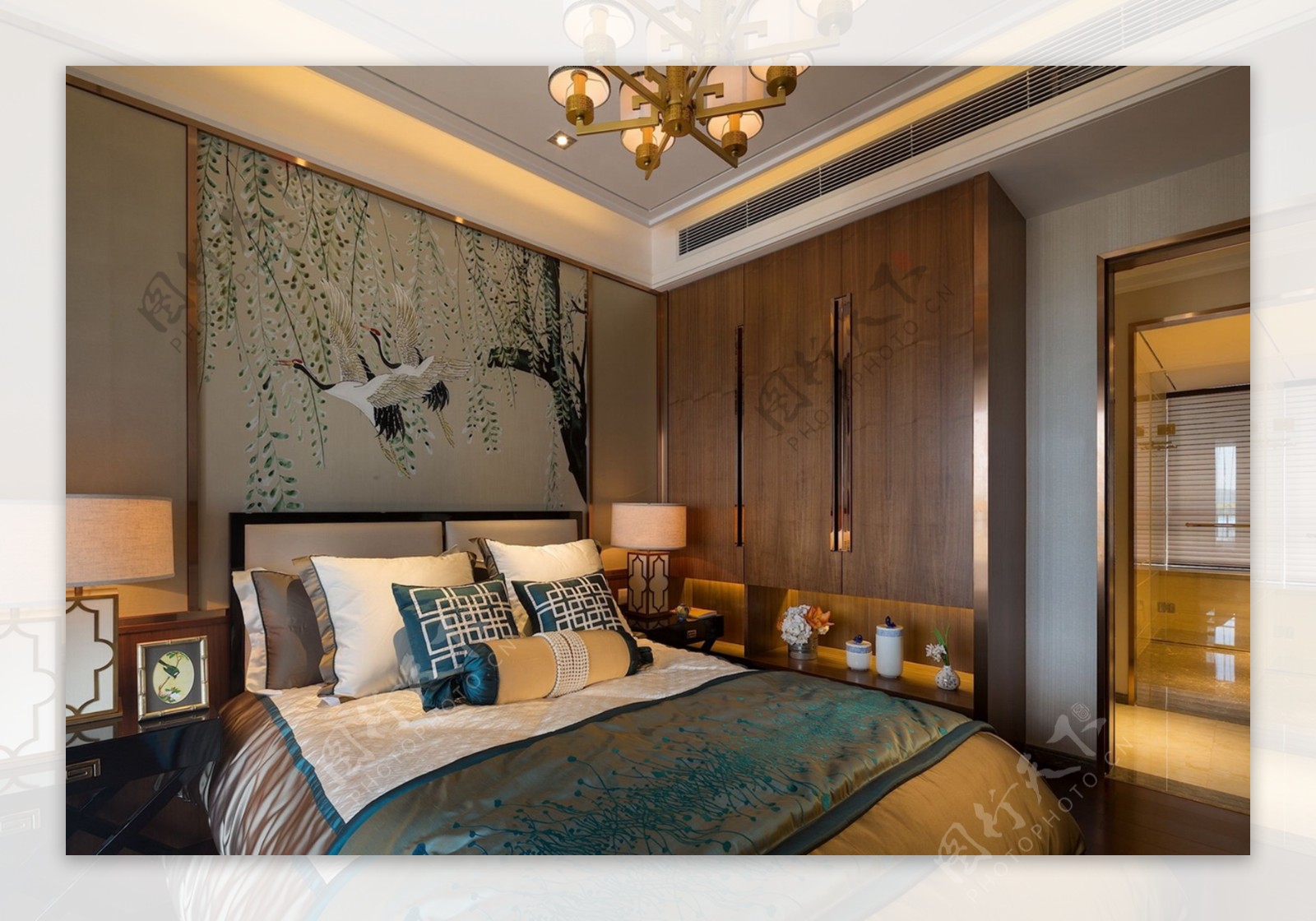现代卧室浅绿色花纹背景墙室内装修效果图
