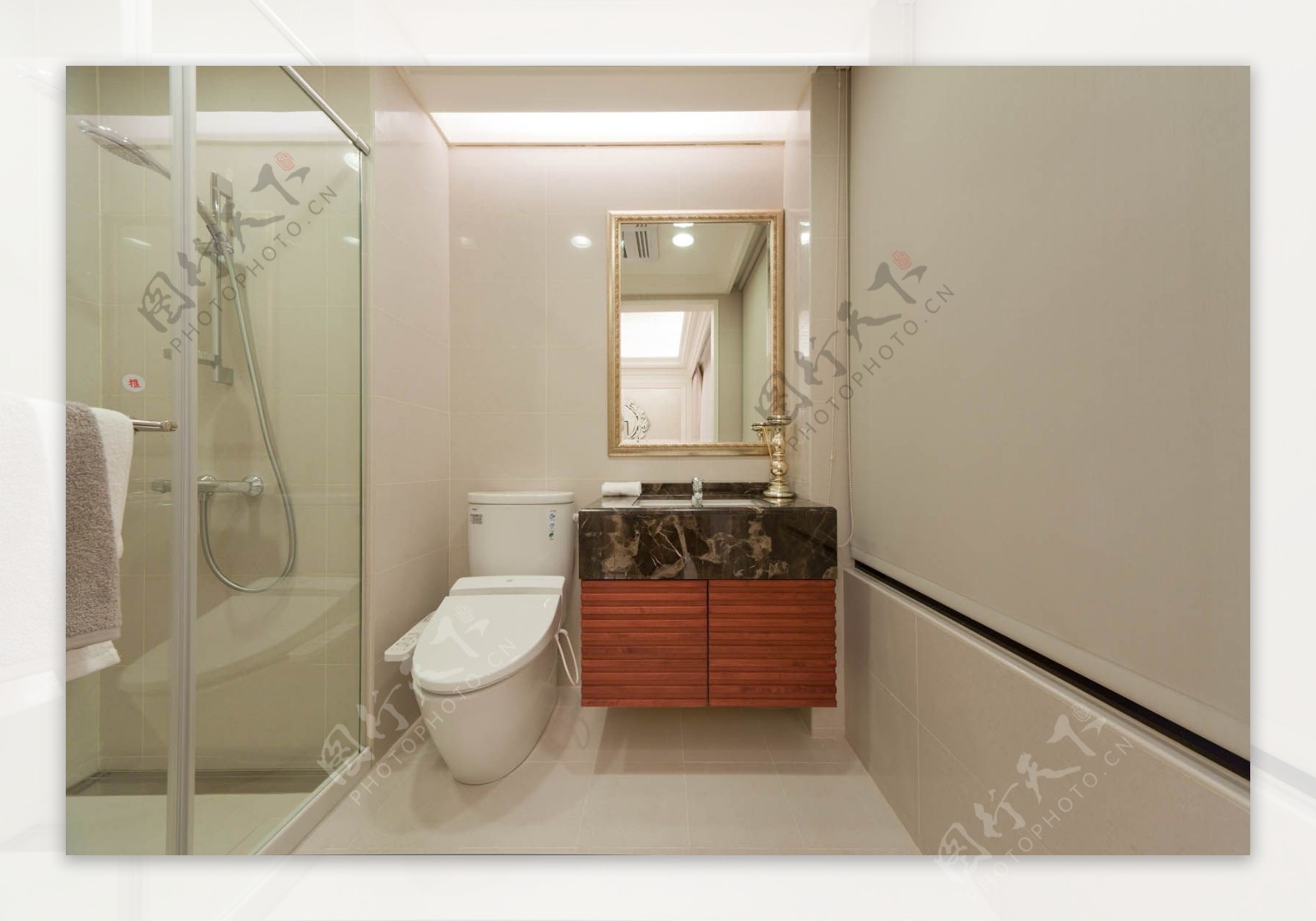 现代时尚浴室白色背景墙室内装修效果图