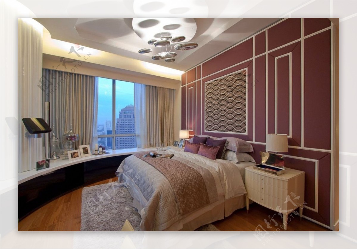 现代时尚卧室银色异形吊灯室内装修效果图
