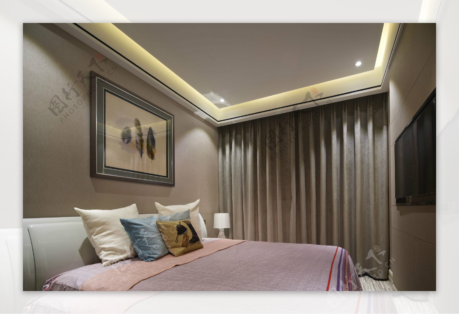 现代时尚卧室浅褐色系白色台灯室内装修图