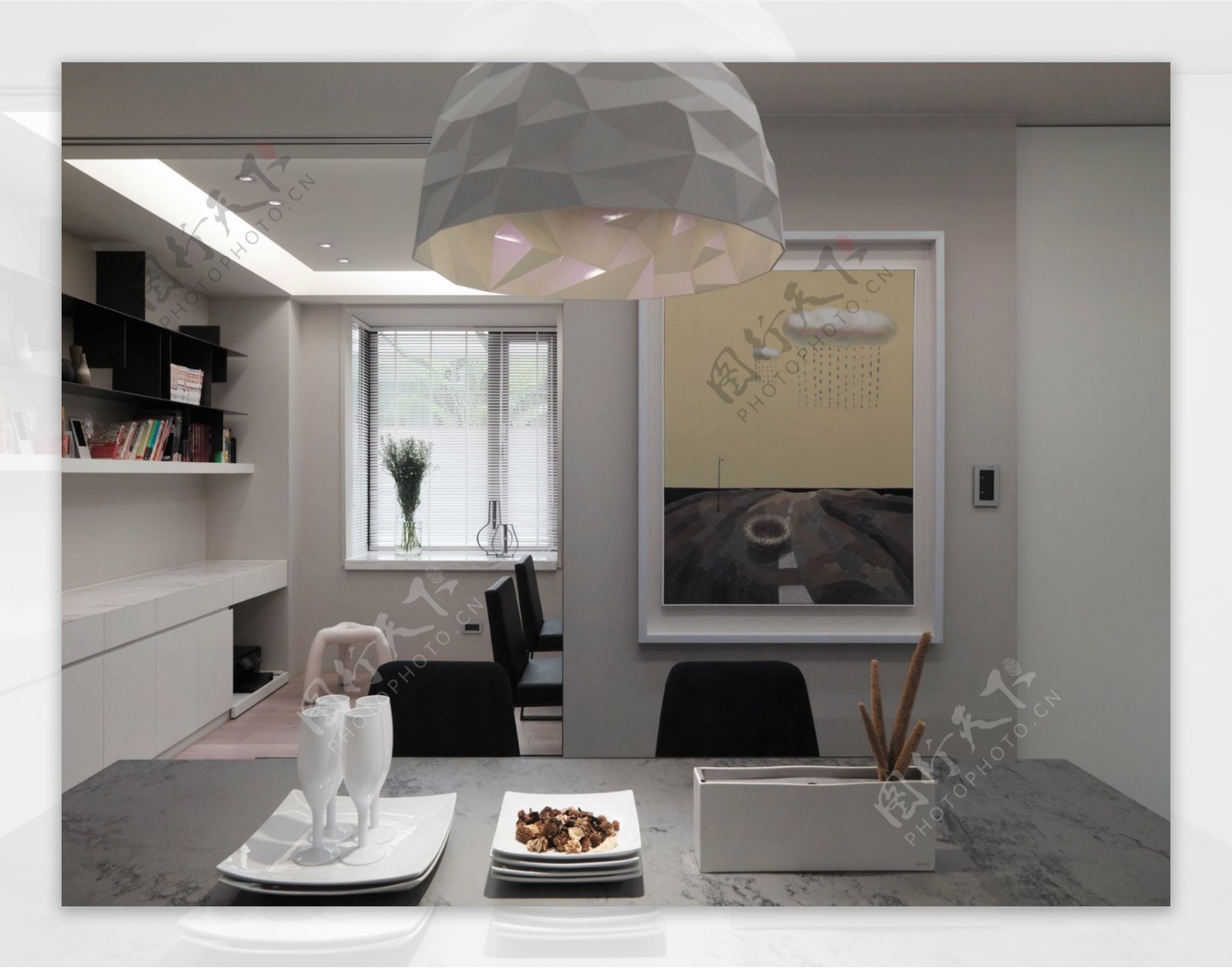 现代时尚客厅白色亮面柜子室内装修效果图