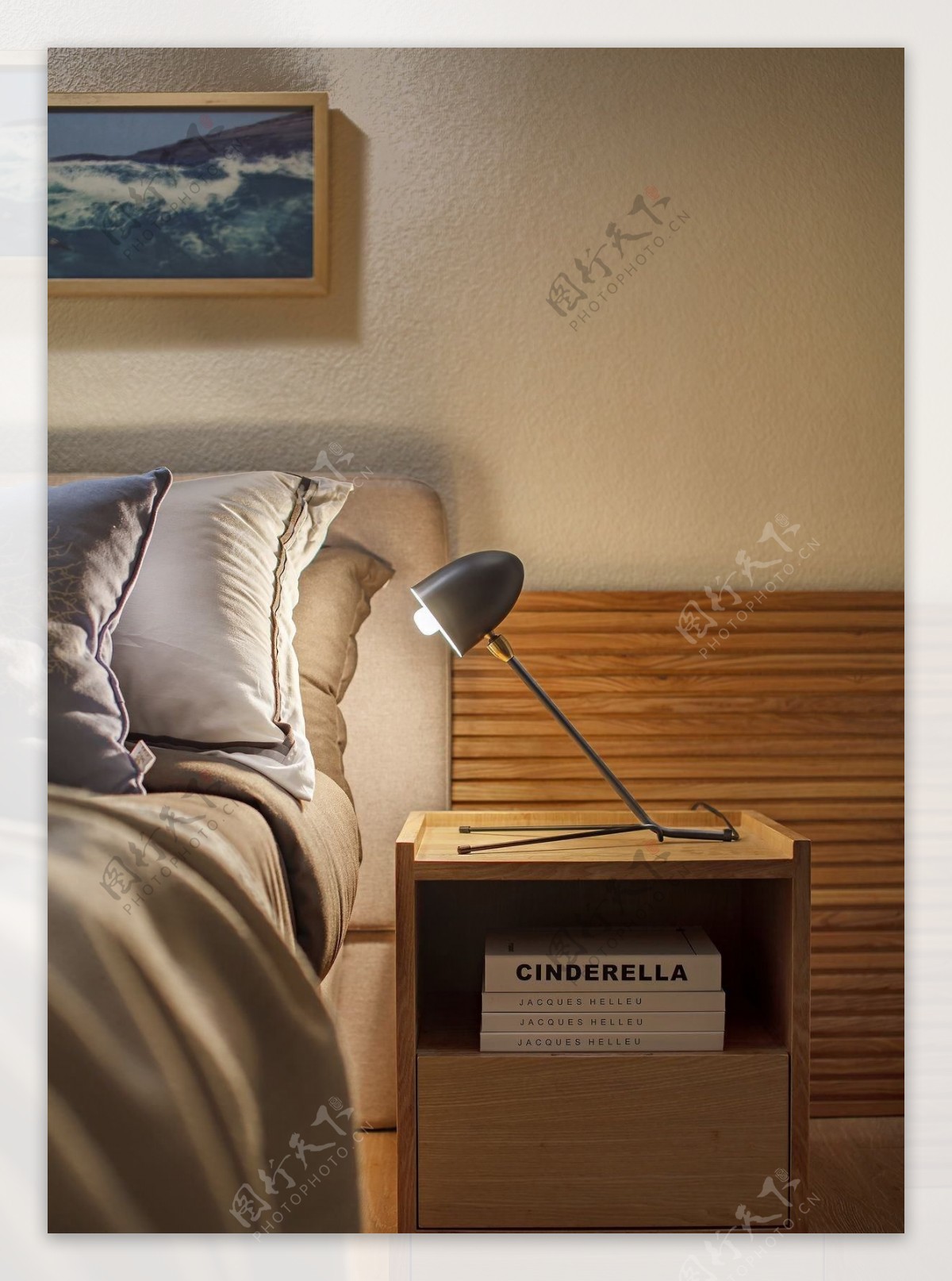 现代时尚卧室亮银色台灯室内装修效果图