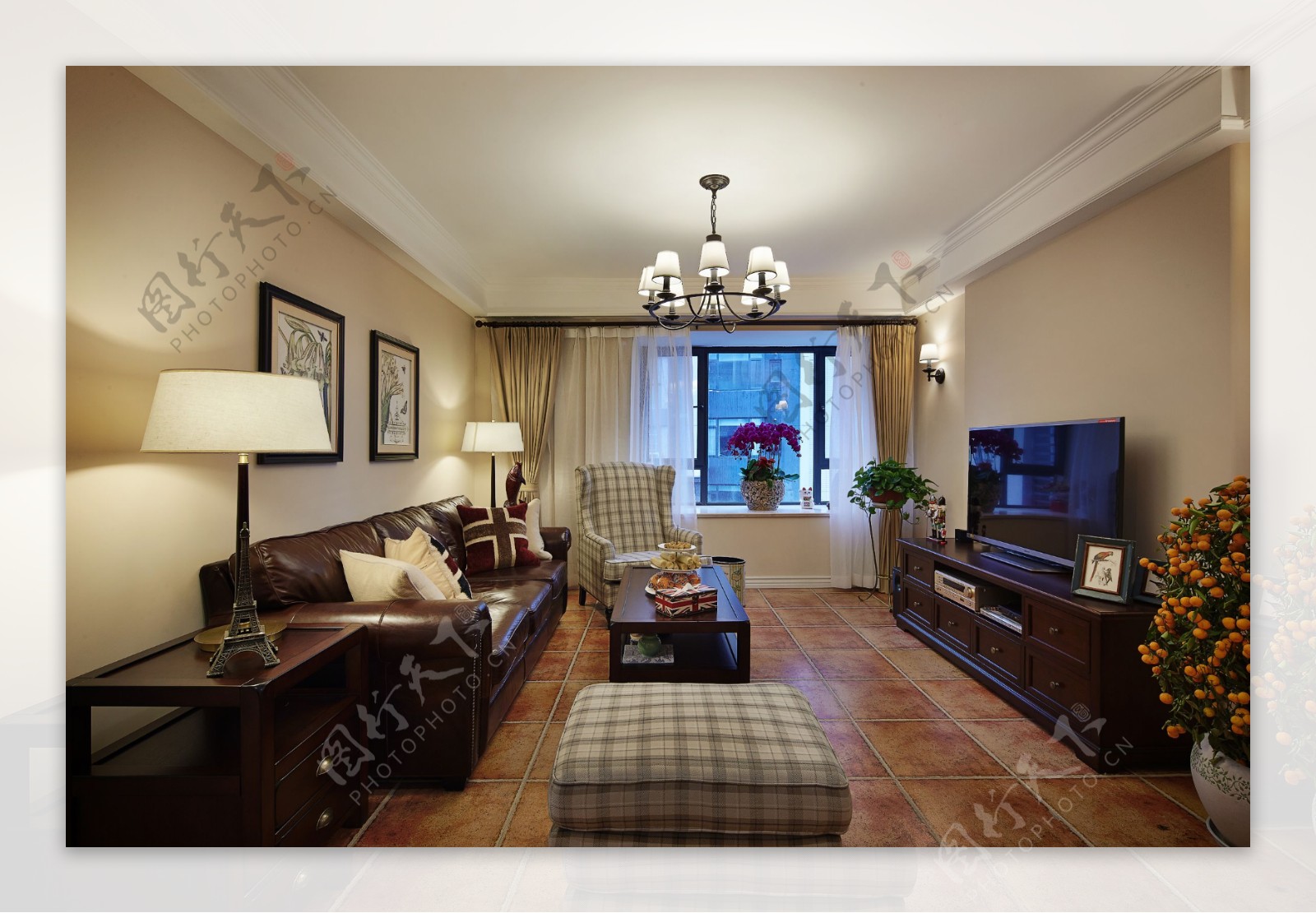田园温馨客厅深褐色皮质沙发室内装修效果图