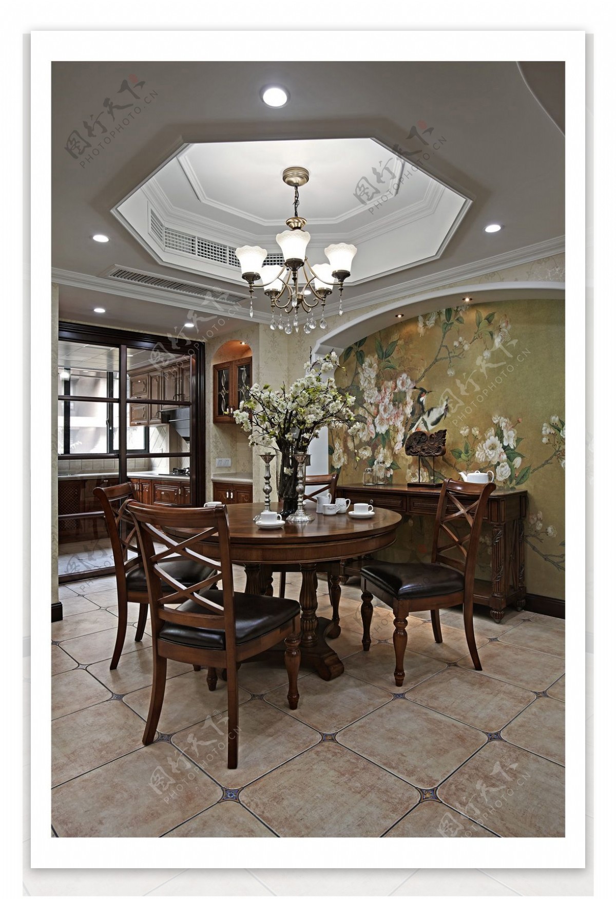 中式雅致客厅花纹背景墙室内装修效果图