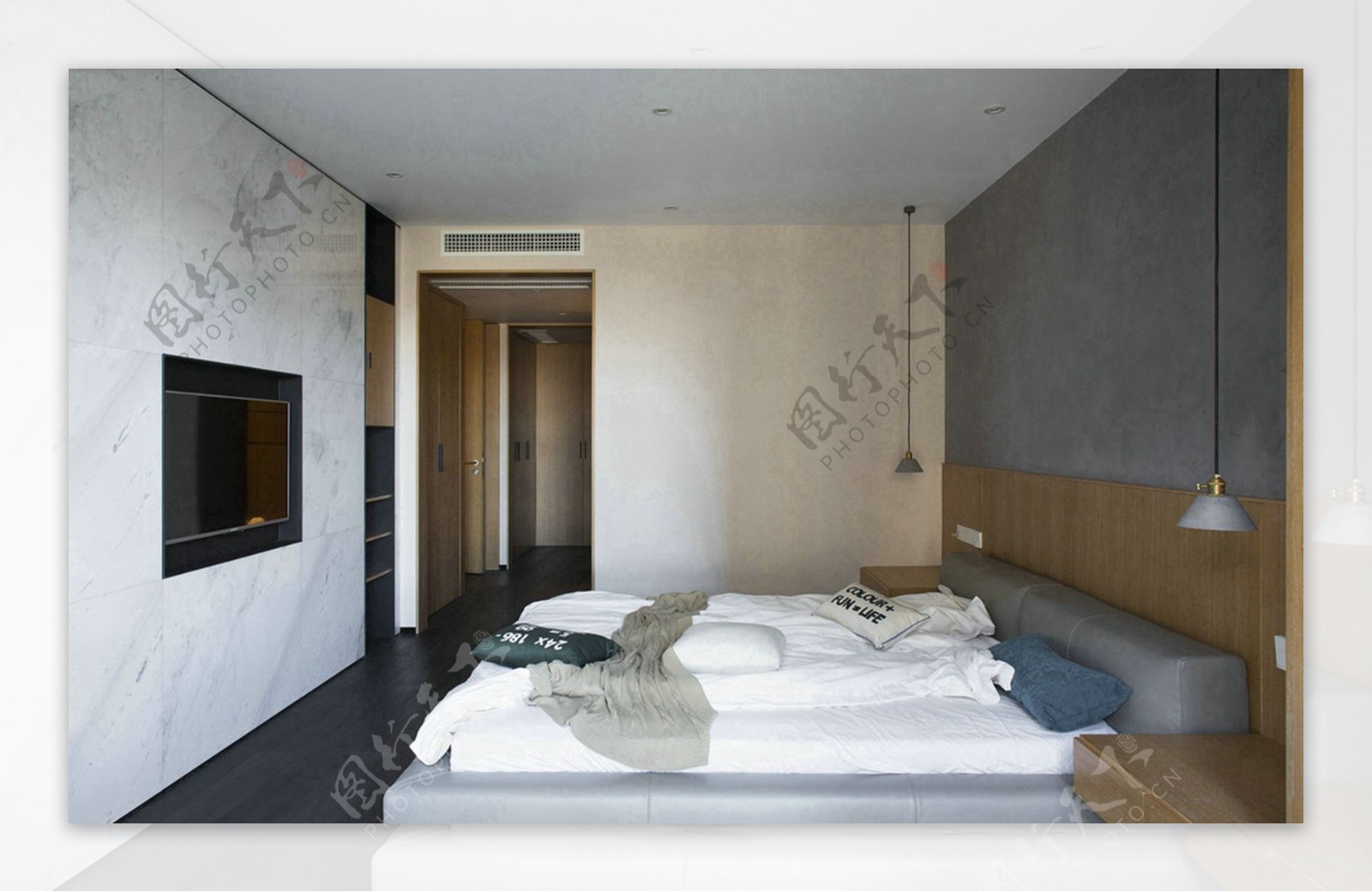 现代时尚卧室白色瓷砖电视背景墙室内装修图