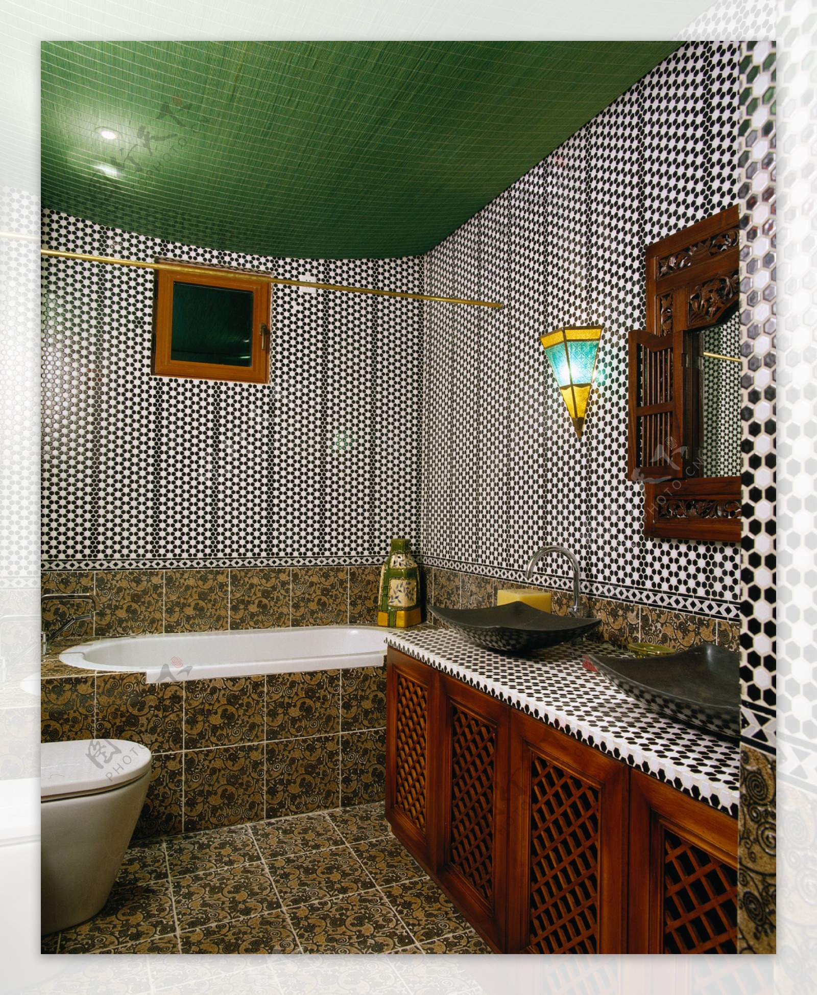 现代别墅卫生间装修效果图