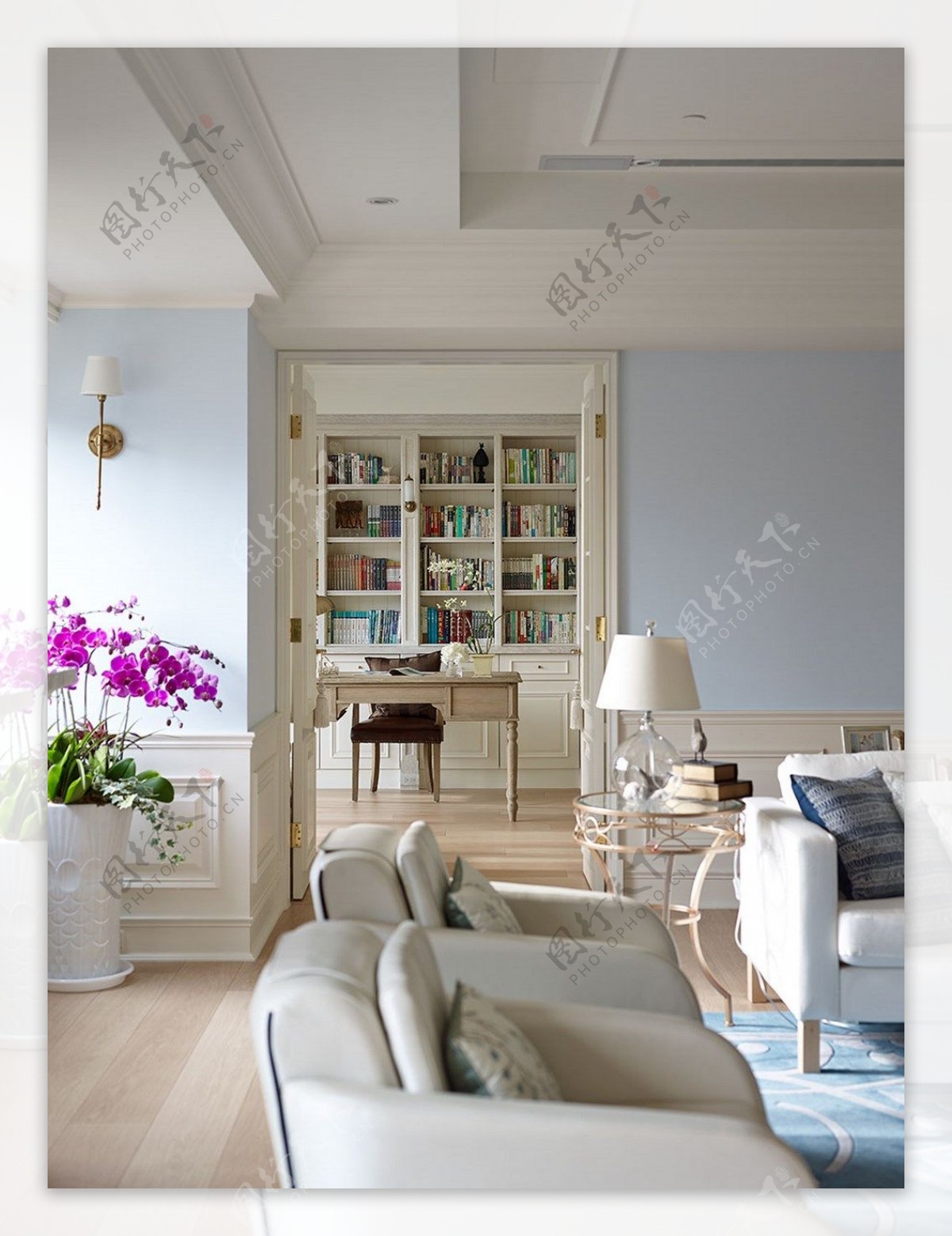 白色典雅低奢欧式书房装修效果图
