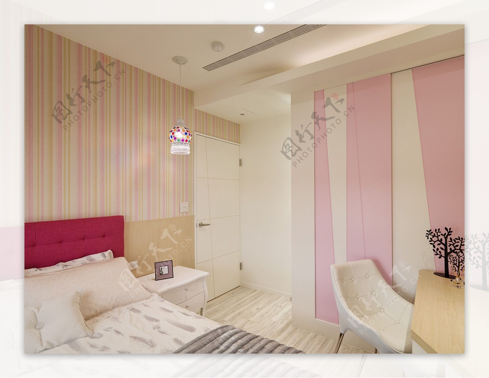 粉色温馨卧室效果图