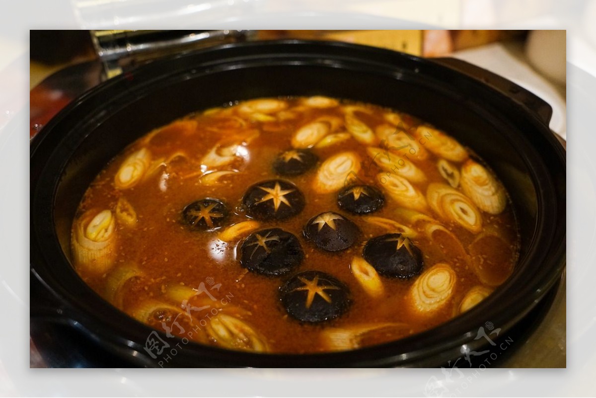 鲜菇辣白菜韩国泡菜汤