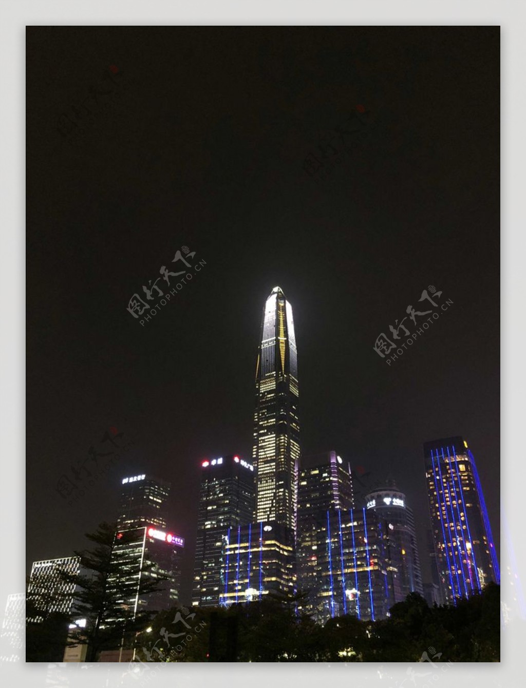 中国平安大楼夜景
