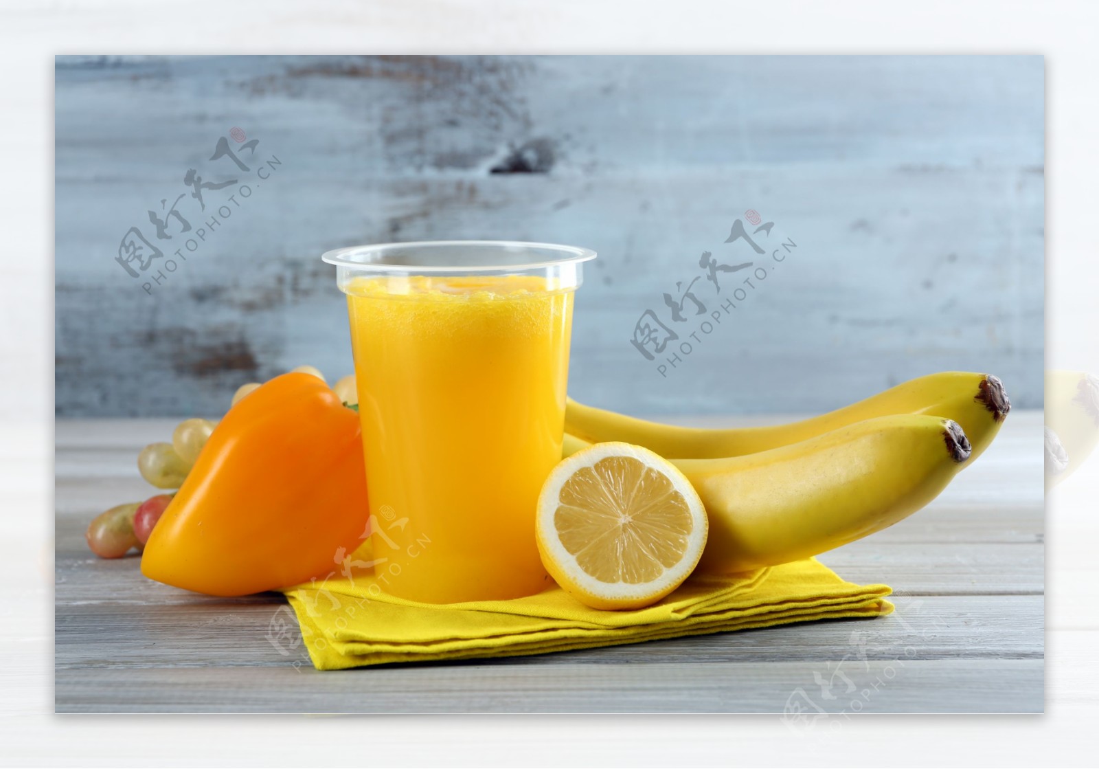 柠檬香蕉水果汁
