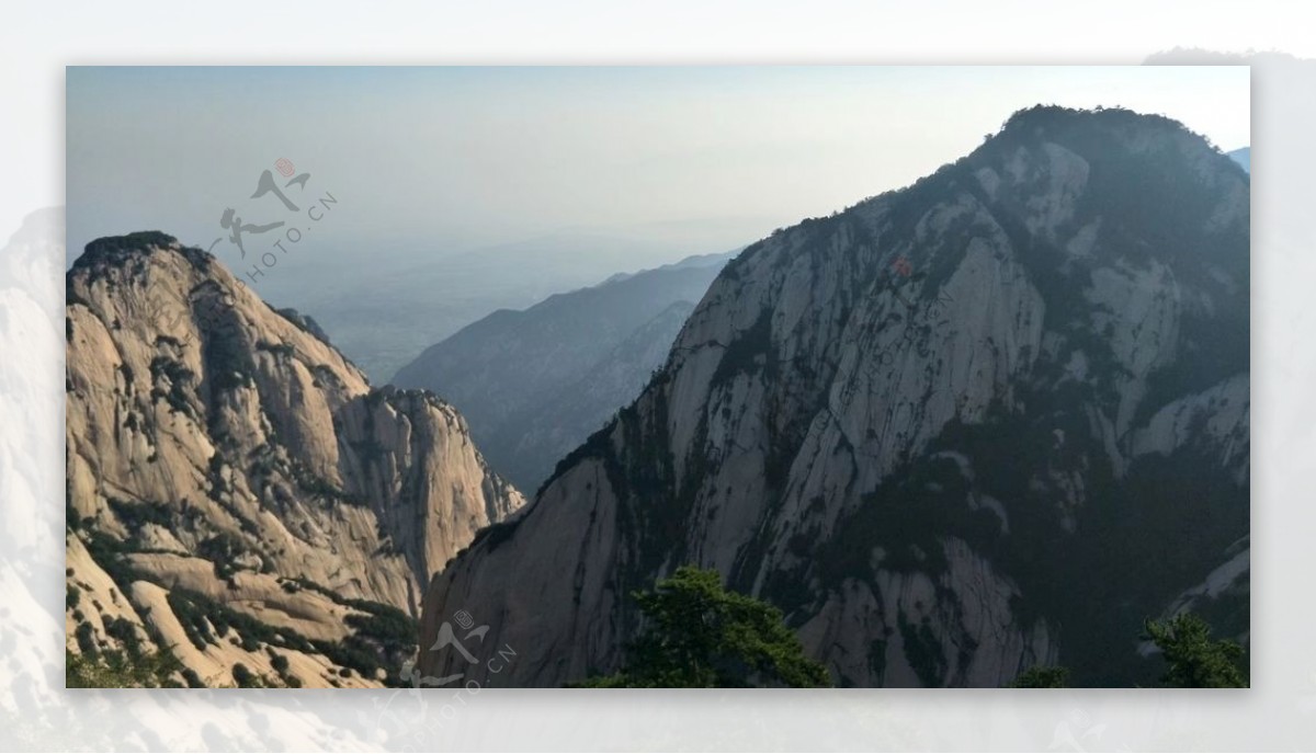 巍峨高山