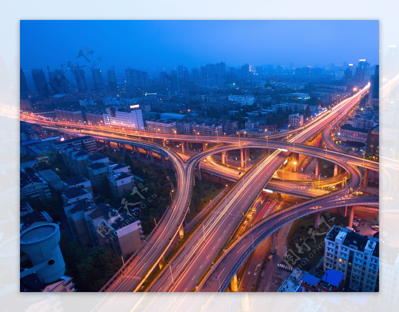 唯美高速道路风景画