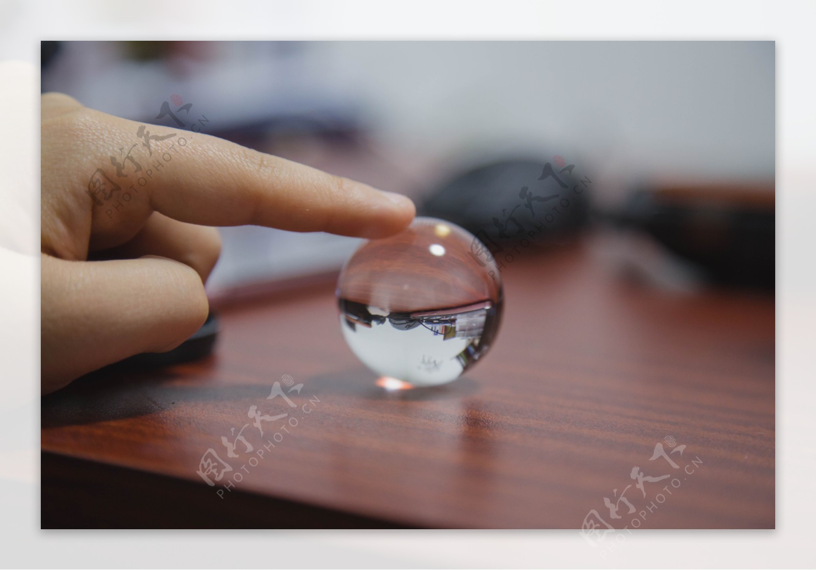 小玻璃球摄影图片