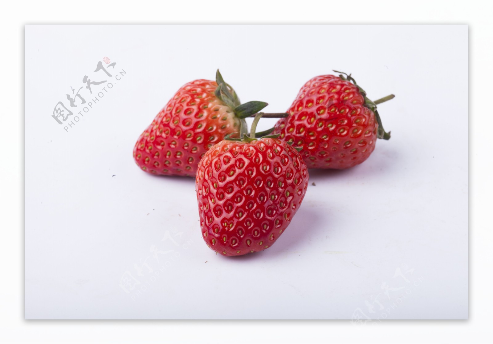 新鲜可口草莓实物图摄影图3