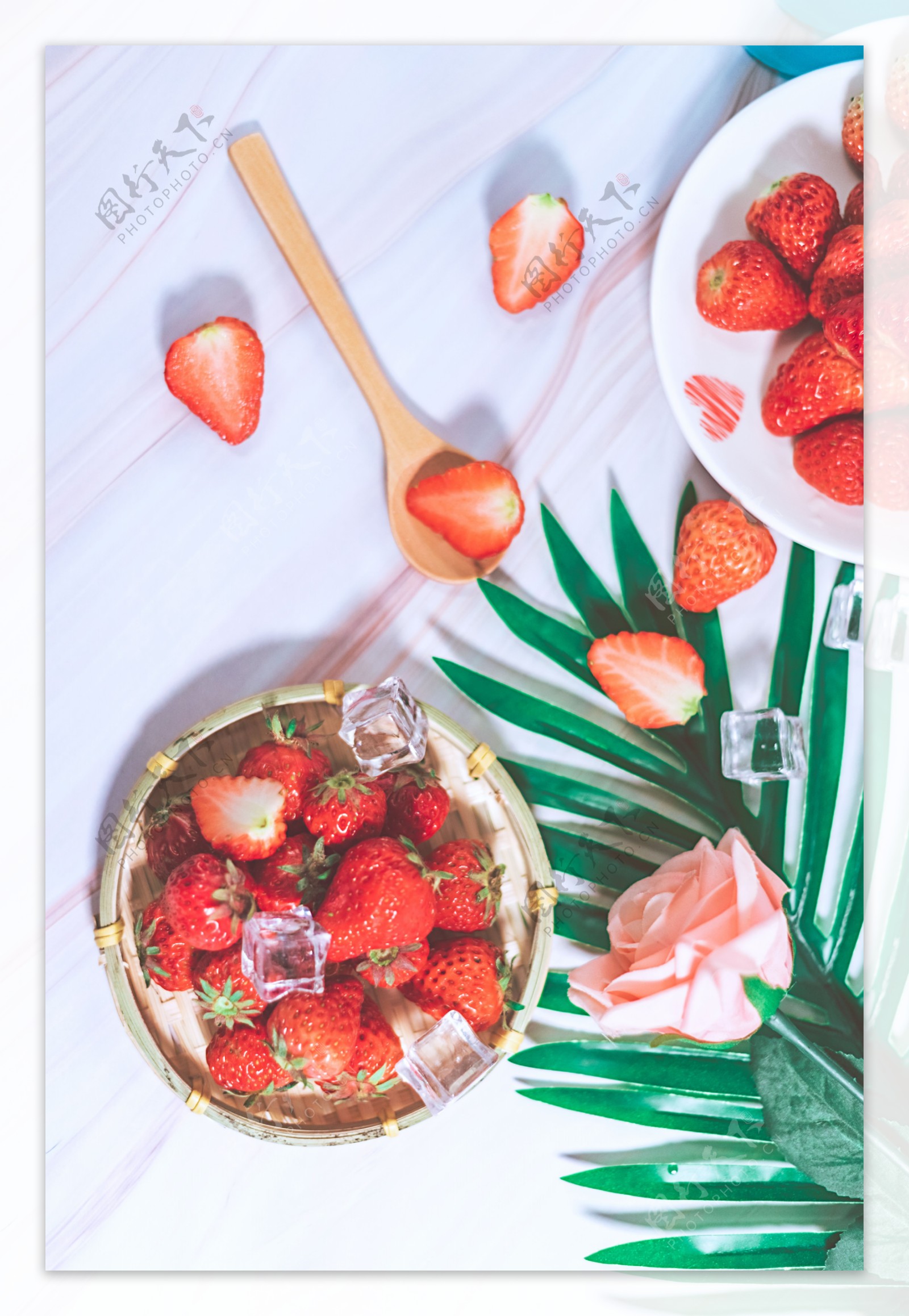 草莓小清新草莓竖构图画面