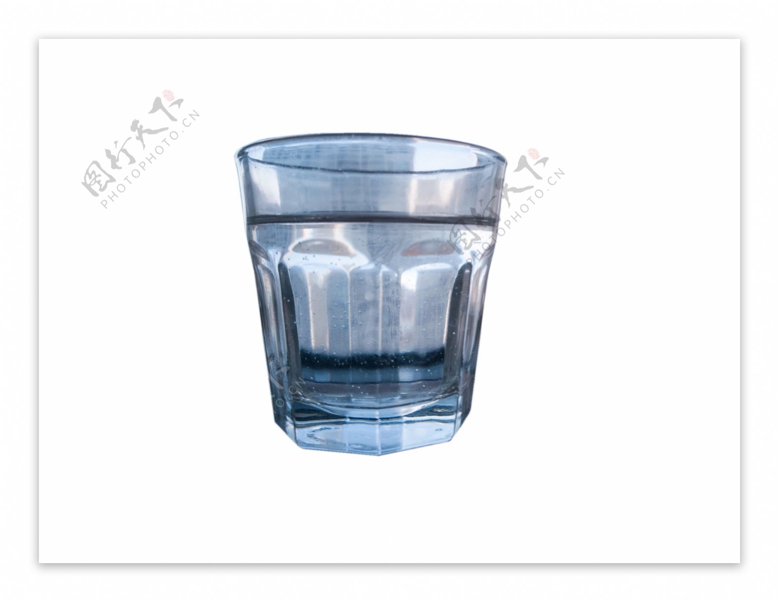 白色透明的玻璃杯png素材
