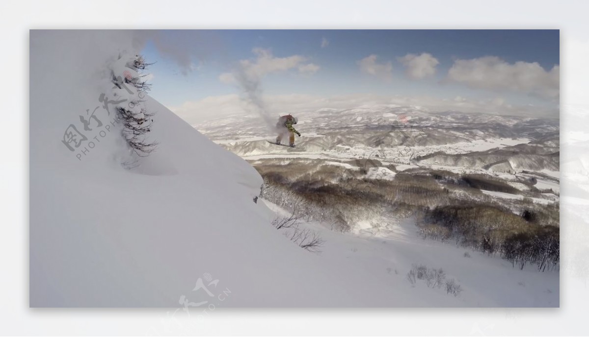 滑雪运动大雪树木背景