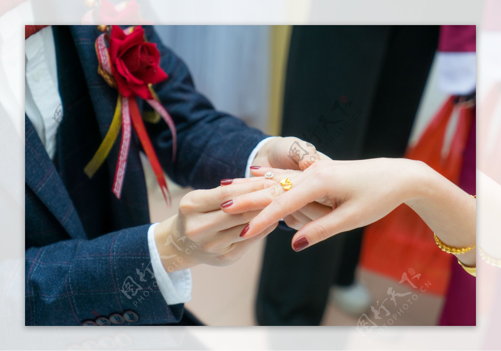 新娘结婚求婚结婚戴戒指新婚钻戒