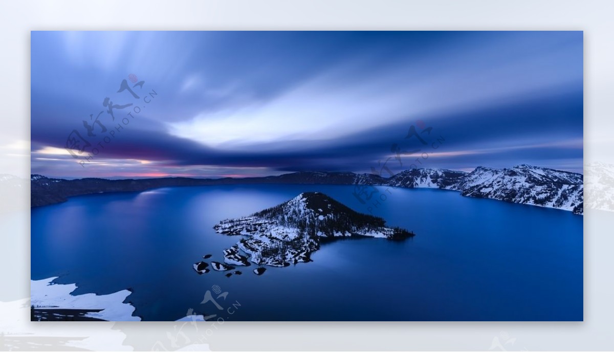 群山湖泊天空云彩风景