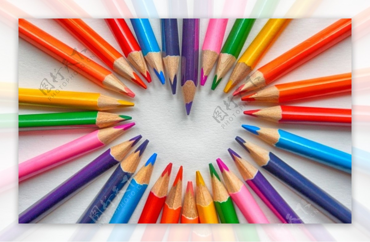 彩色的铅笔丰富多彩爱心