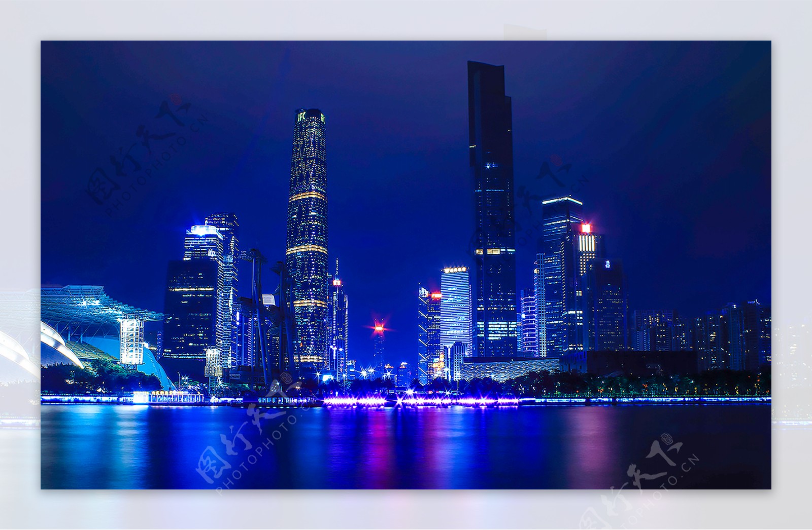 城市建筑群实拍广州花城广场夜景