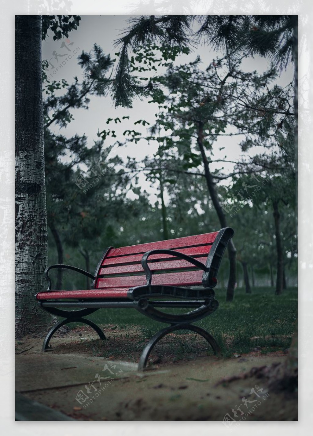 雨天长椅凳子