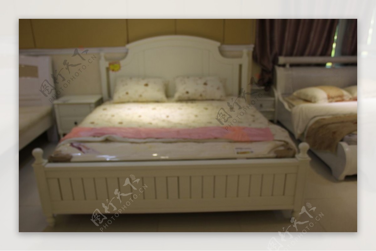 志光加厚实木床主卧婚床单人床双人床简易卧室出租屋实木床铺家具-阿里巴巴