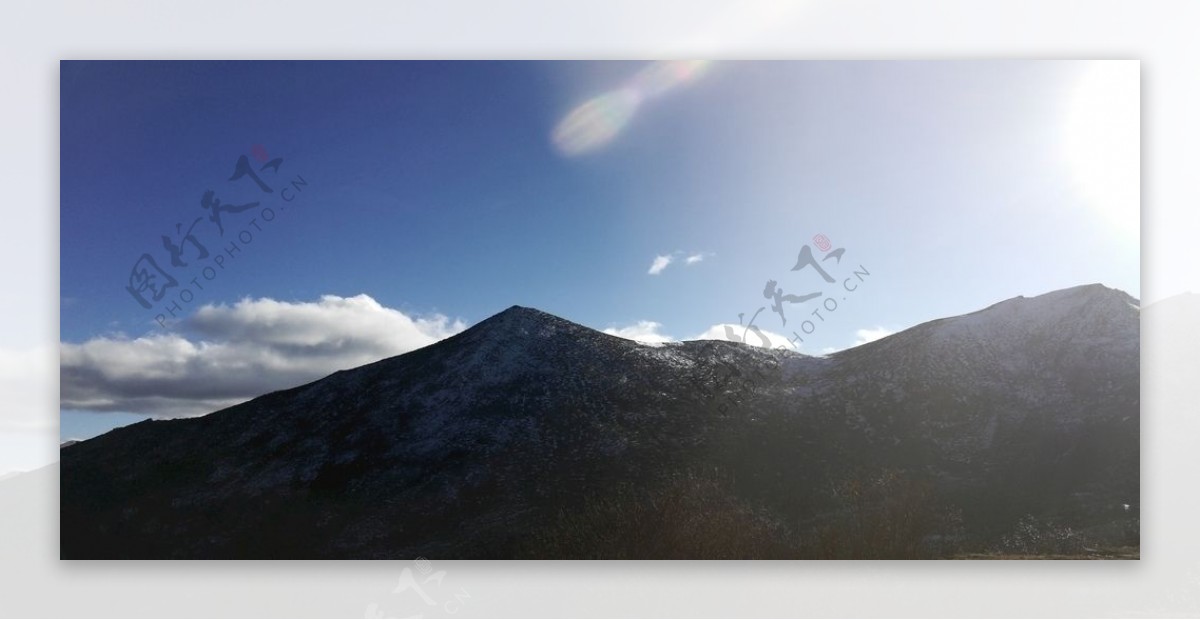 日出雪山风光图片