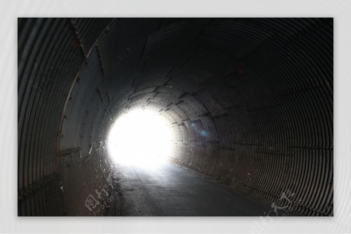 济南城市隧道打造星空顶 洞内灯光如繁星