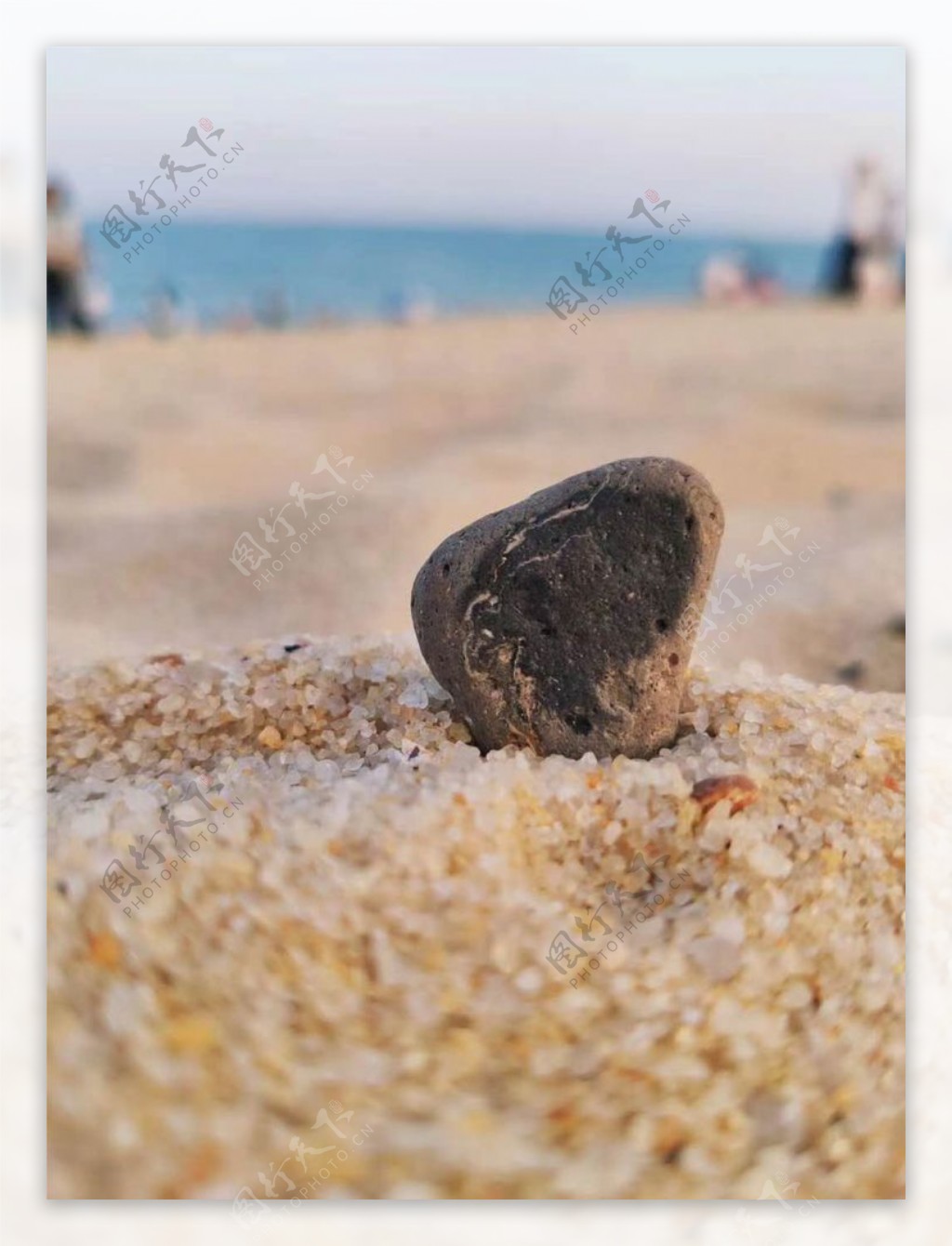 孤独的沙石图片