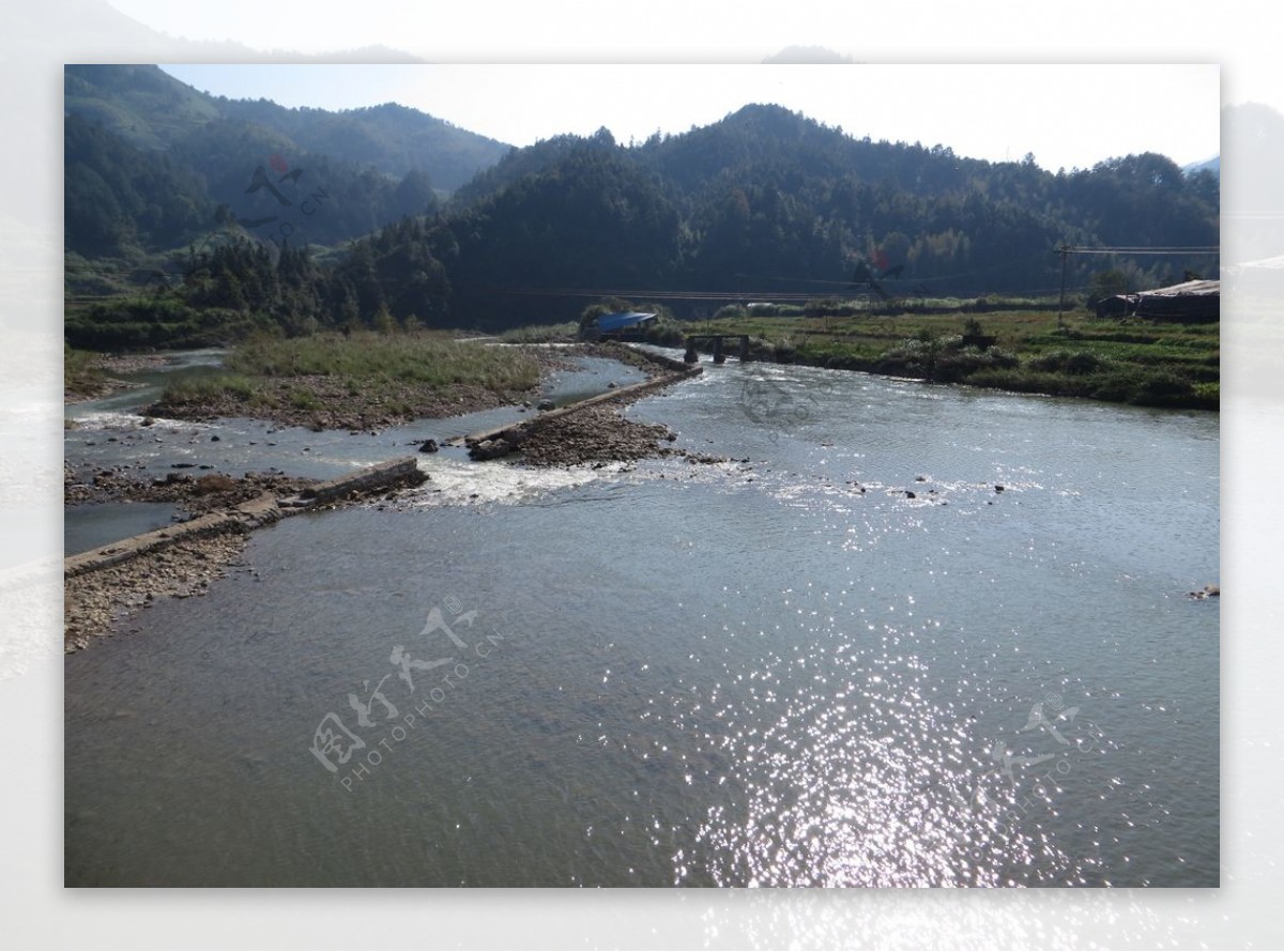 农村小溪河流风景图片