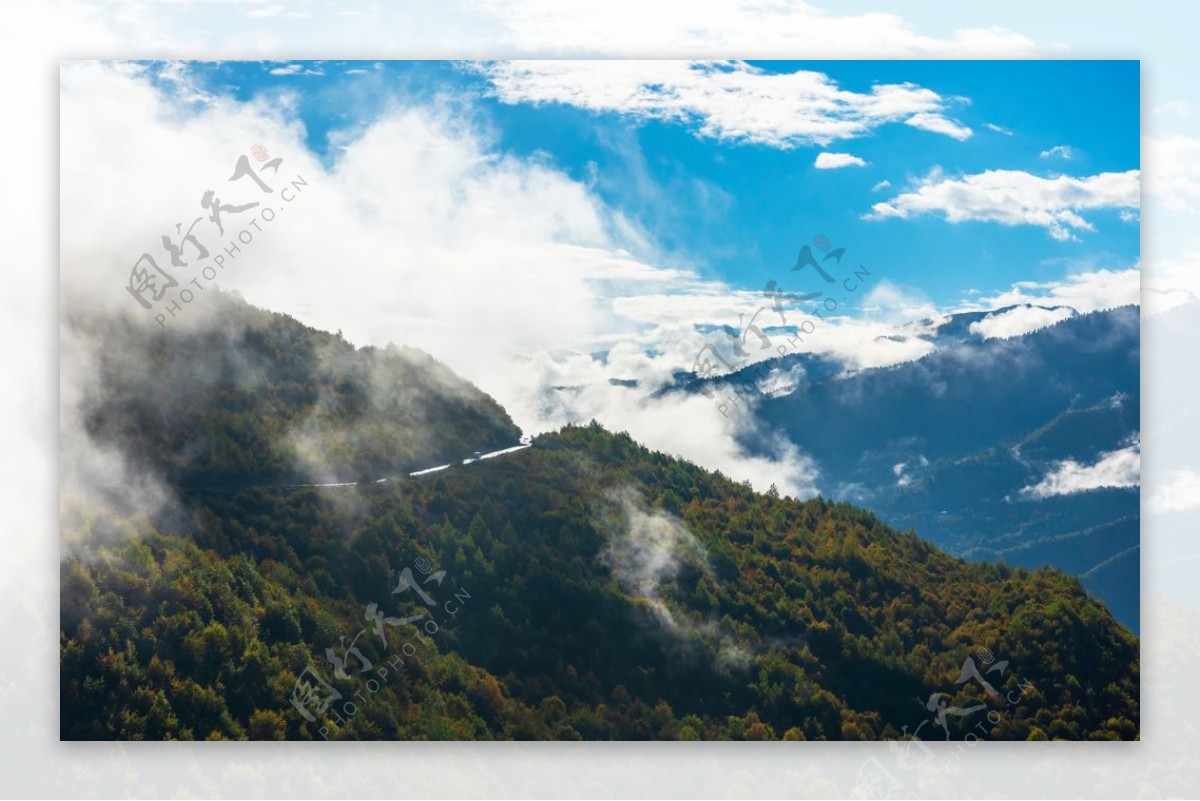 山峰山顶云雾背景海报素材图片