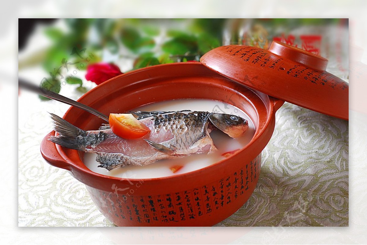 西红柿鲫鱼汤图片
