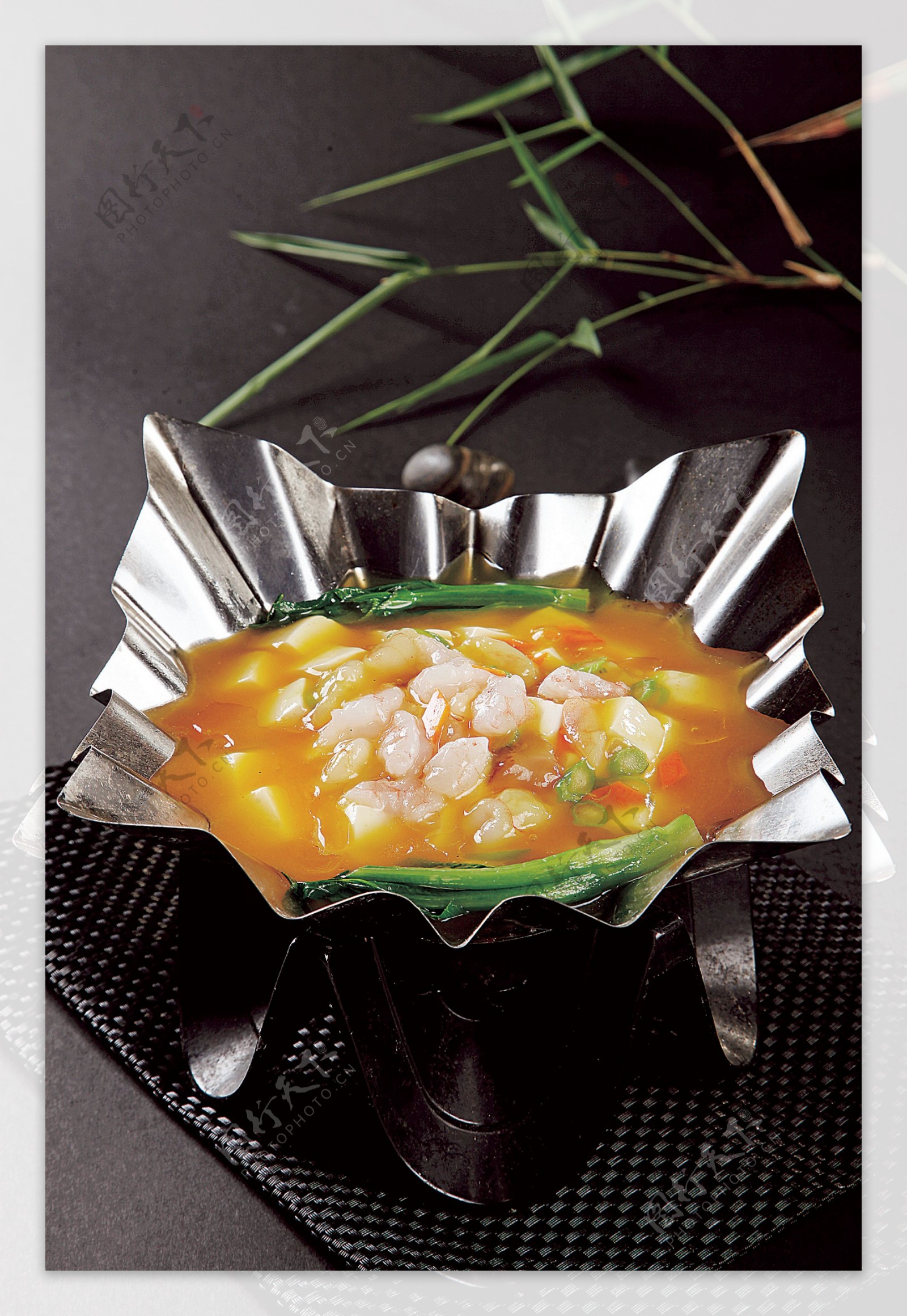 徽菜海棠鲜虾滑豆腐图片