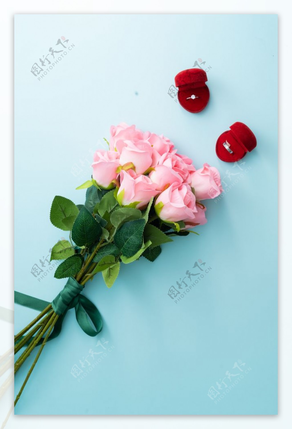 一大束美丽的粉色玫瑰图片