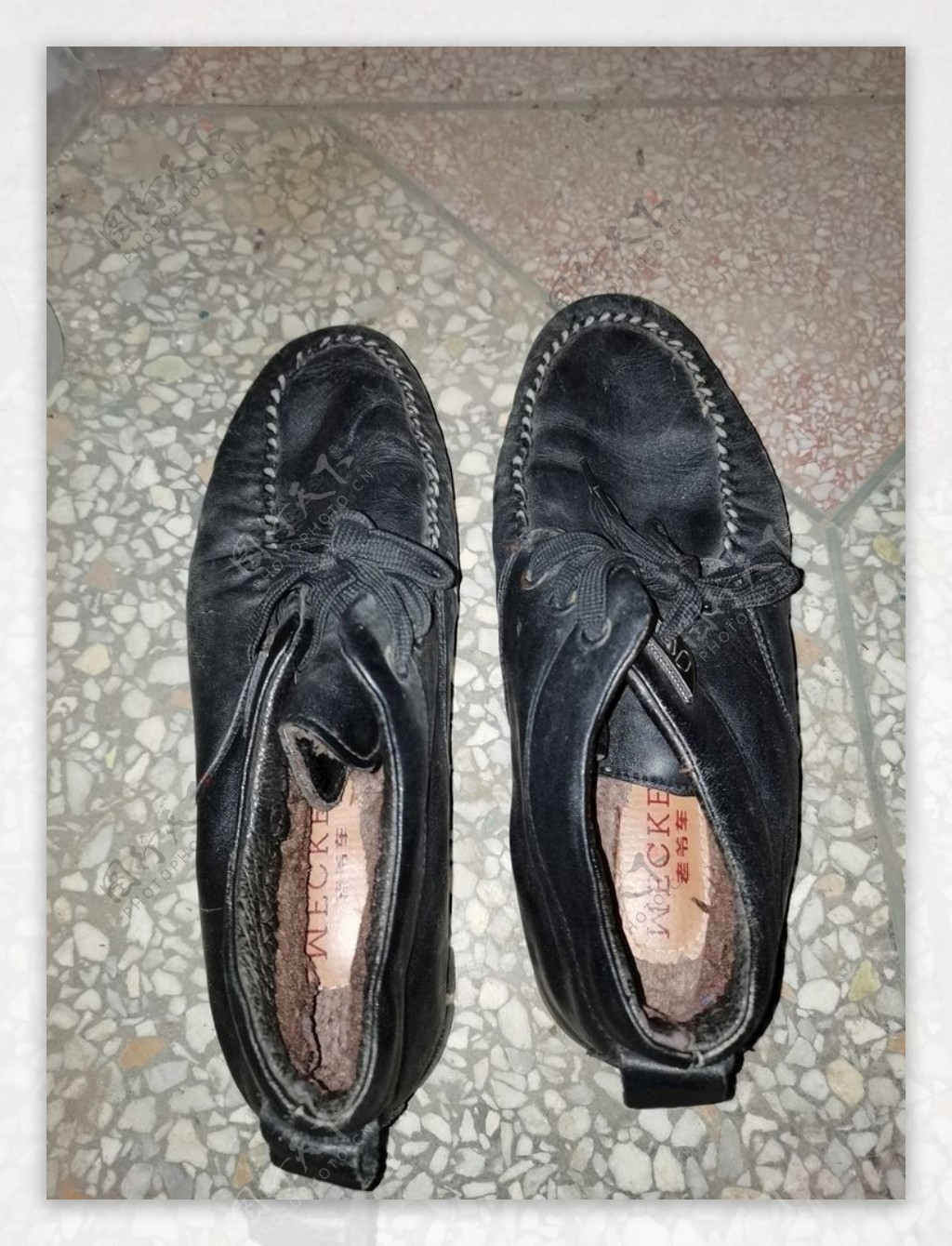 一双旧鞋图片